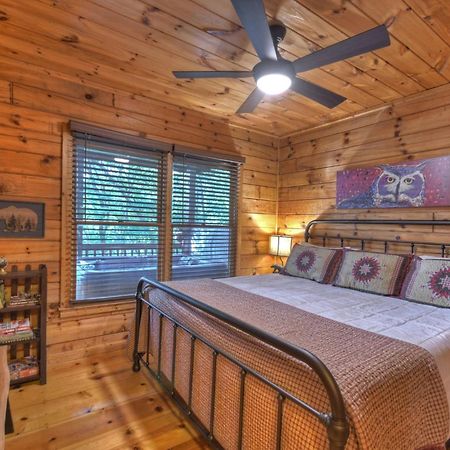 Bearfoot Ridge Wood-Burning Fireplace Cozy Hot Tub Serene Views エリジェイ エクステリア 写真