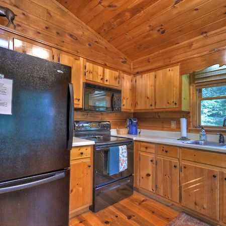 Bearfoot Ridge Wood-Burning Fireplace Cozy Hot Tub Serene Views エリジェイ エクステリア 写真