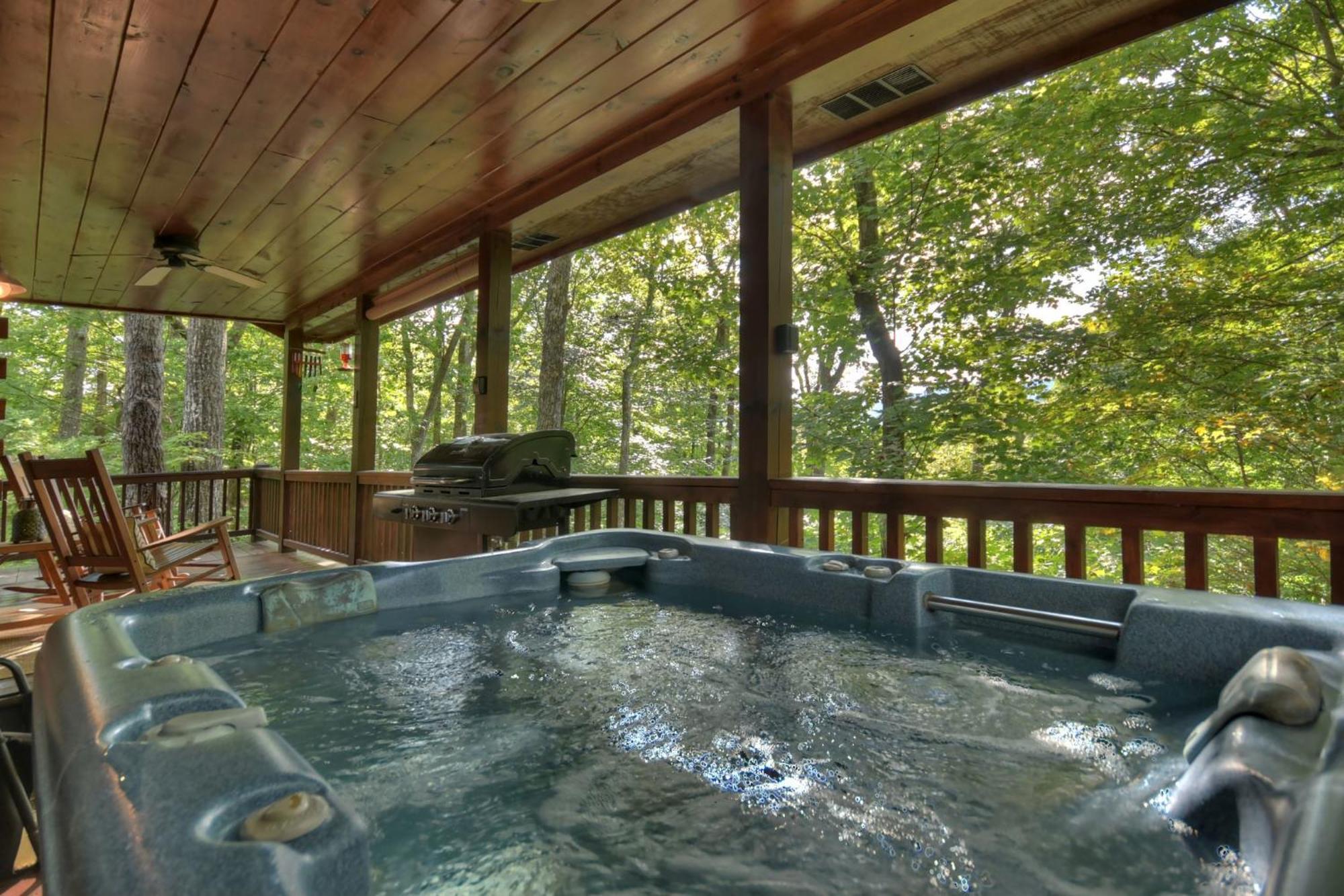 Bearfoot Ridge Wood-Burning Fireplace Cozy Hot Tub Serene Views エリジェイ エクステリア 写真